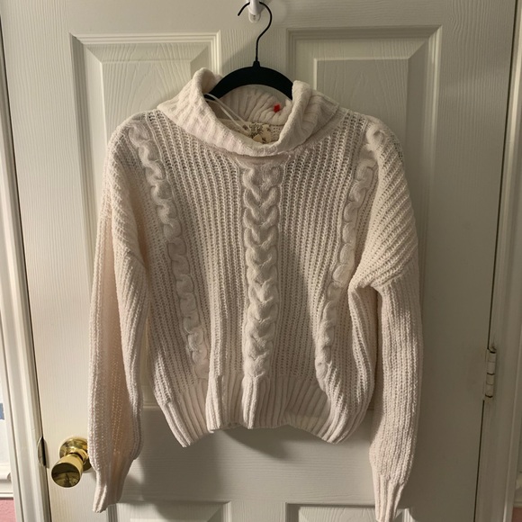White turtle neck sweater - Picture 1 of 4